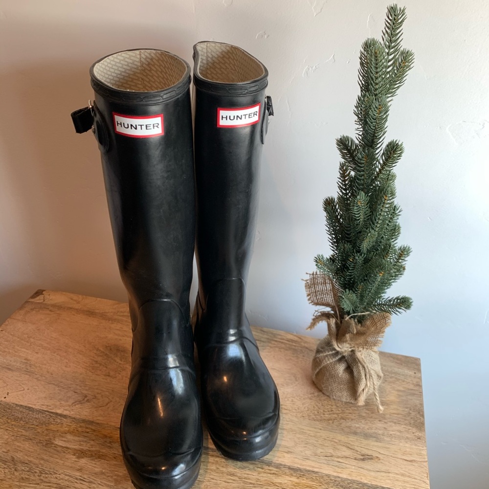 Hunter women’s glossy black boots